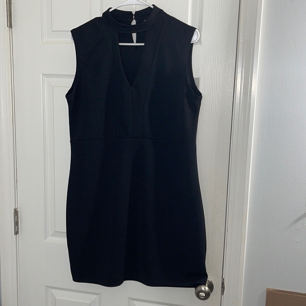 NOBO Women's V-line textured black dress, size  2XL